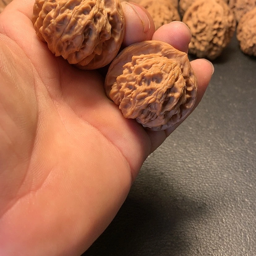 【闪购商品】文玩核桃把件天**何野生