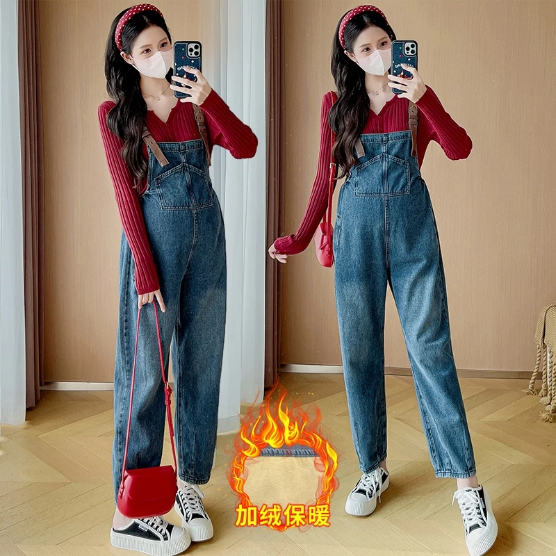 秋冬季新款孕妇裤加绒加厚韩版时尚牛仔背带裤减龄针织毛衣两件套