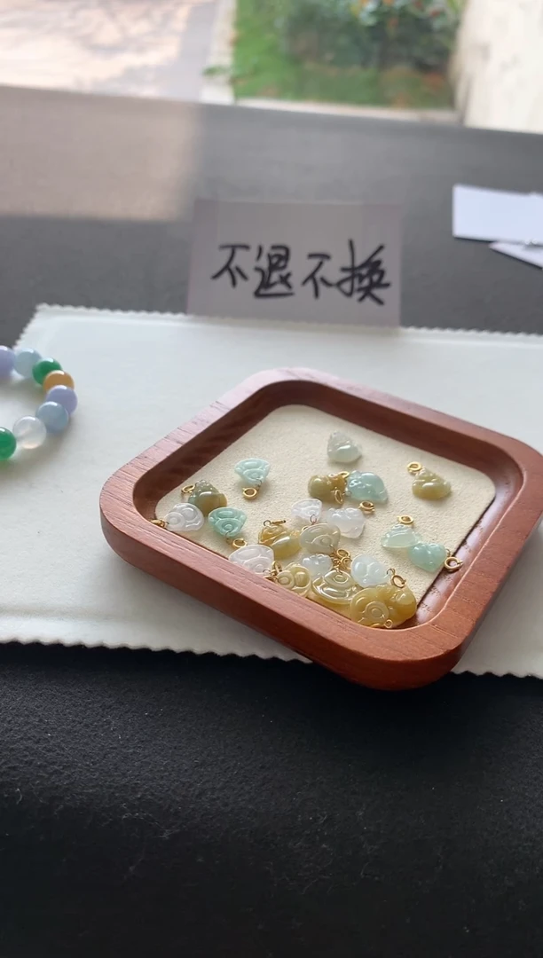 【闪购商品】翡翠挂件18K金镶嵌小佛公多样性发一