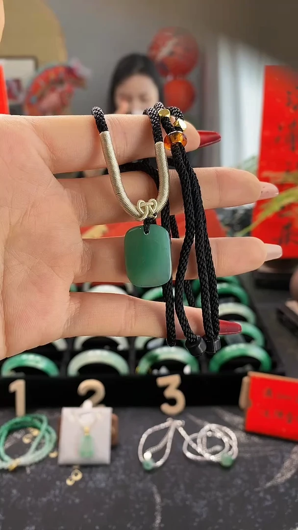 【闪购商品】石英质玉颈饰未镶嵌冰飘花小方糖编绳吊坠DP2