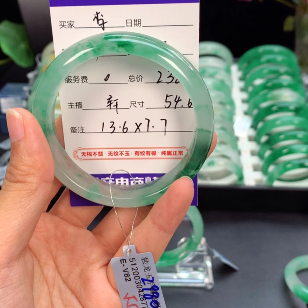 【闪购商品】石英质玉手镯未镶嵌李****南