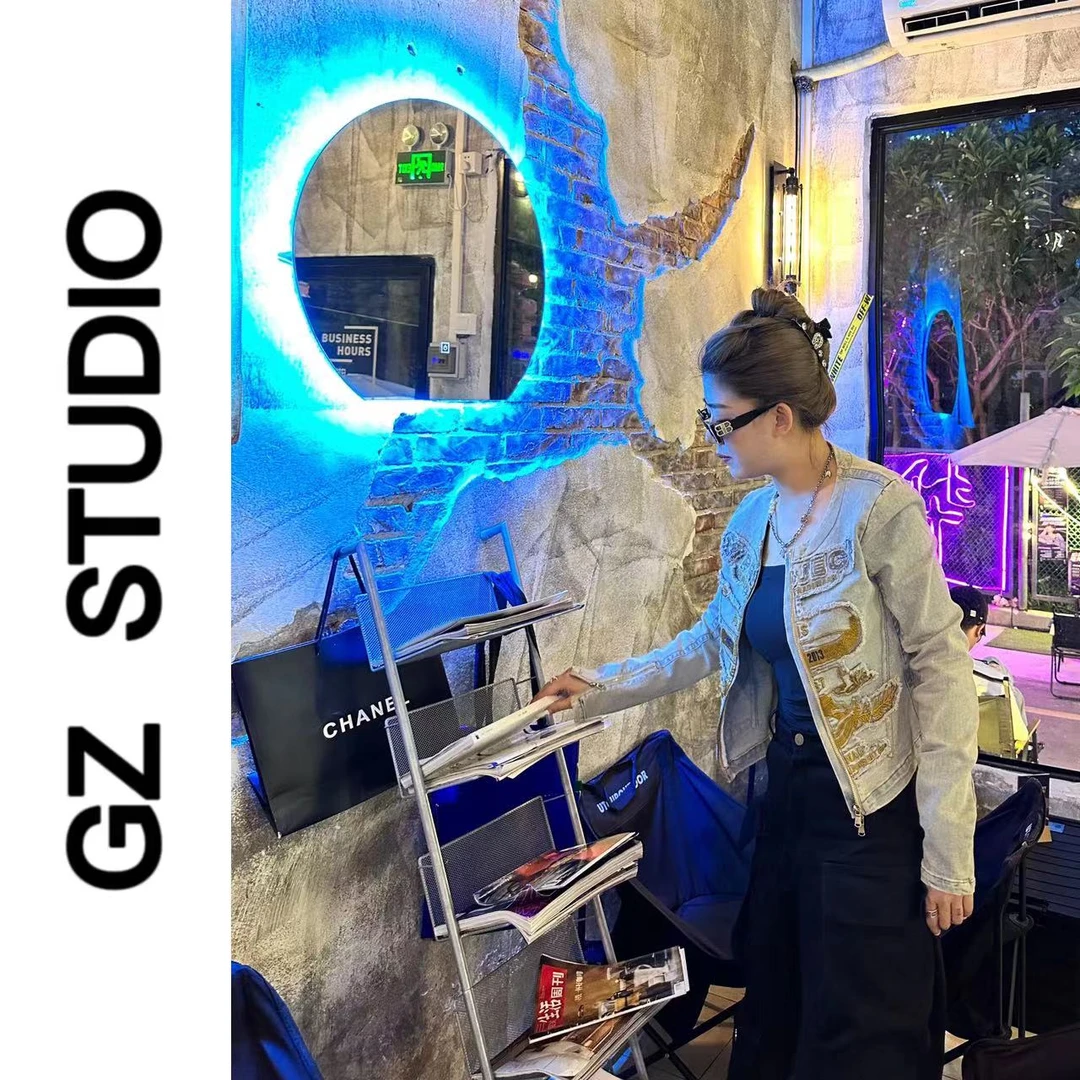 2024年刺绣浅色外套