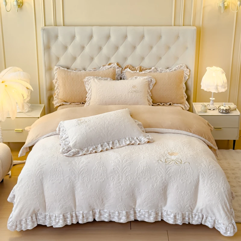 塞纳河畔  秋冬新款牛奶绒雕花法式浪漫风床盖款绣花公主风四件套