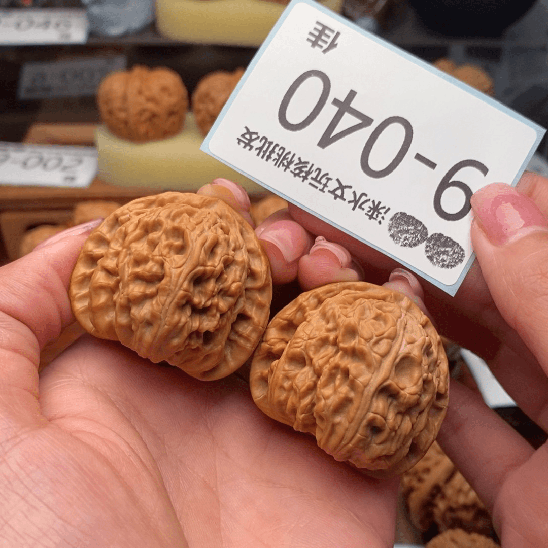 文玩核桃把件41闷白狮子头