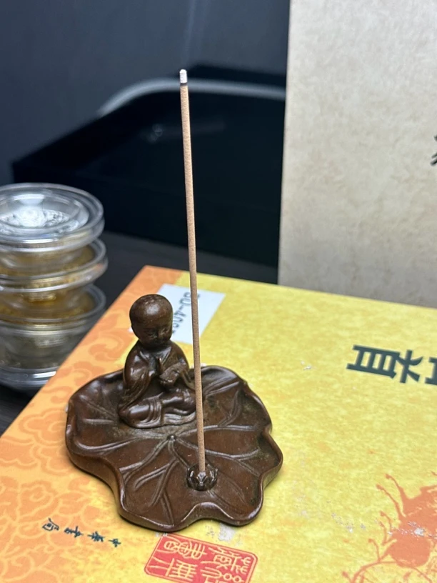 荷叶和尚线香插摆件