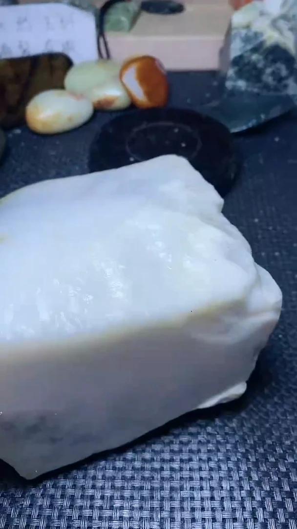 【闪购商品】和田玉565未镶嵌原始毛料有瑕疵