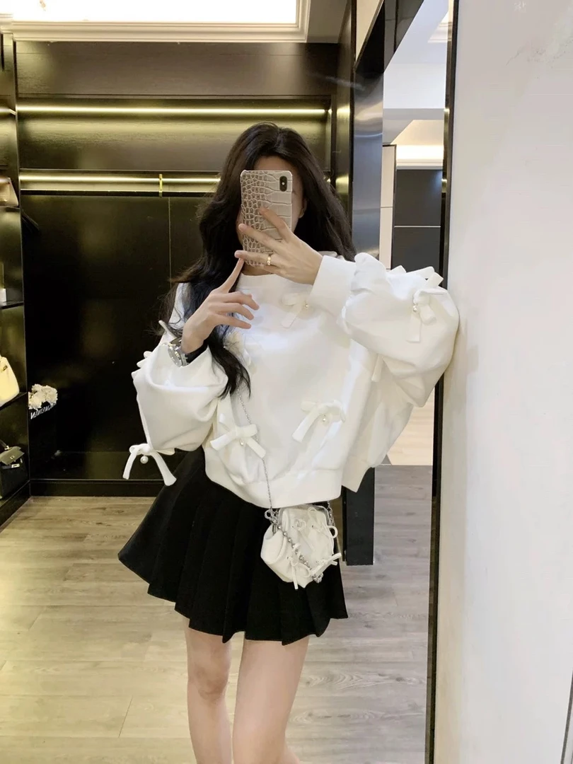 白色卫衣女2024新款爆款慵懒风气质设计感短款小个子百褶裙两件套