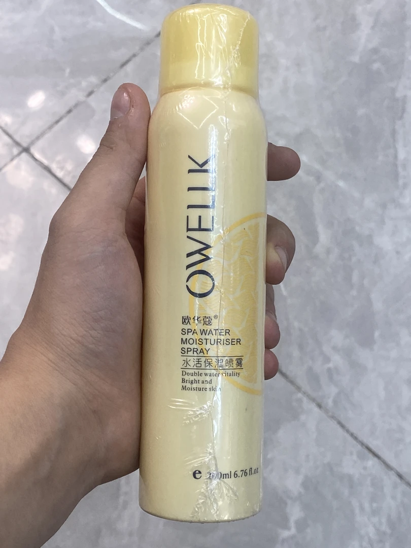 女士用的保湿补水喷雾