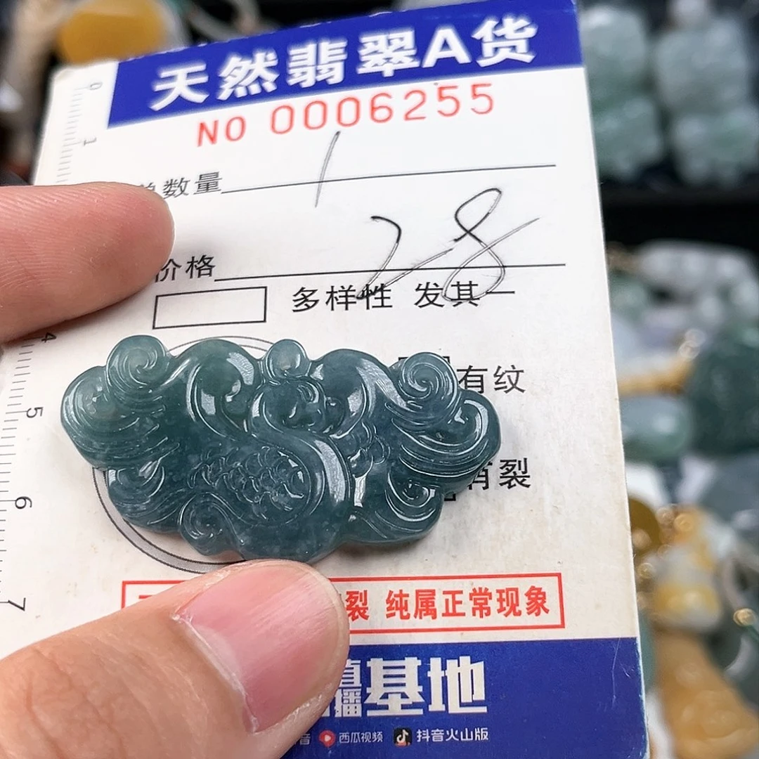 翡翠颈饰未镶嵌天然翡翠A货多样性发其中一件