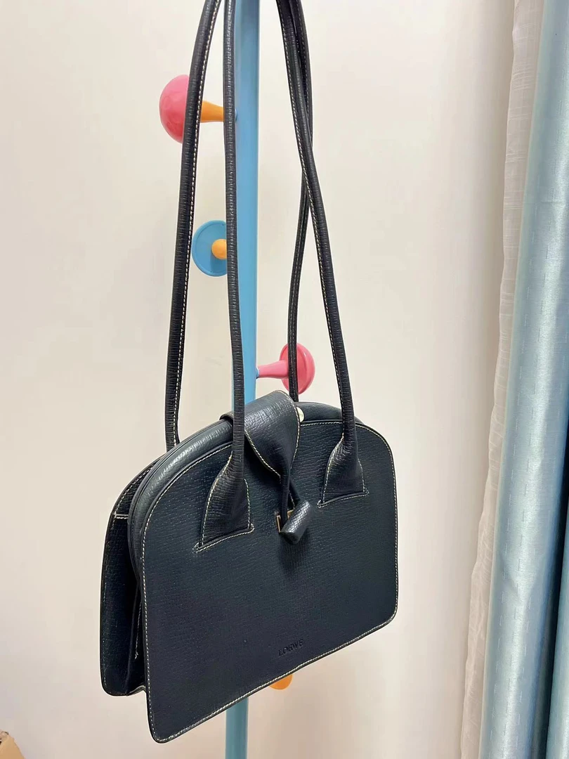 95新  舍得 Loewe 叶子斜挎包