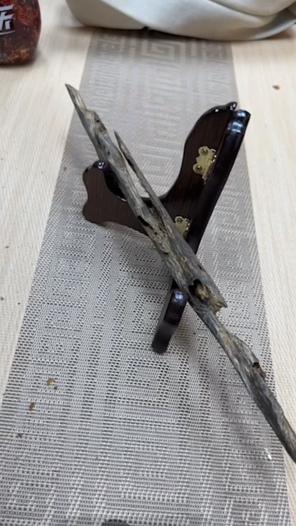 【闪购商品】沉香虫漏原料摆件一份