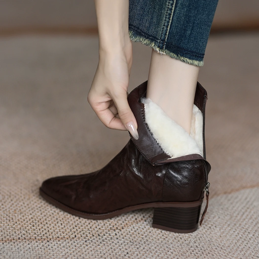 棕色短靴女2025年新款软羊皮尖头后拉链保暖纯羊毛粗跟靴子