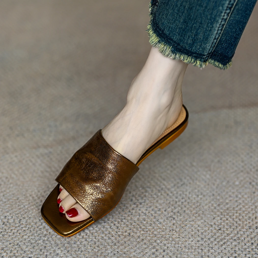 M先生 一字拖女2025夏季外穿软羊皮软底银色平底鞋露趾懒人凉拖鞋