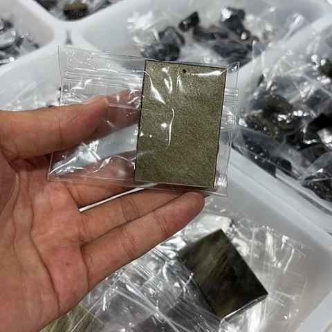 水晶牌子未镶嵌金牌子
