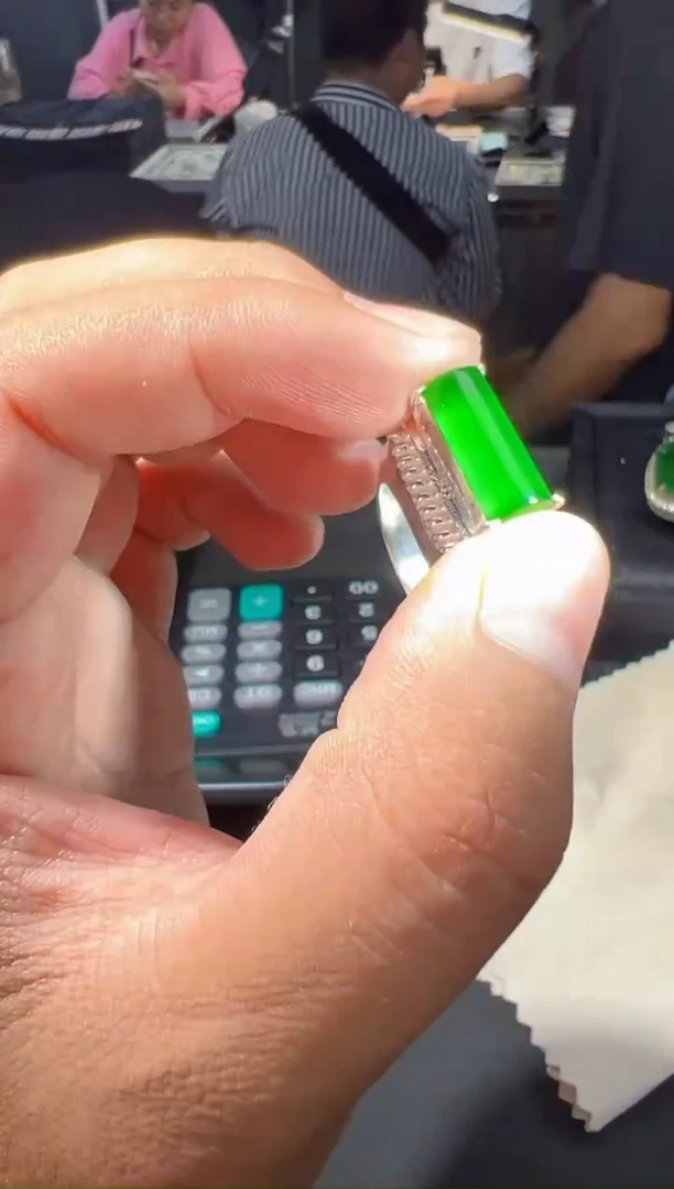 【闪购商品】定制翡翠未镶嵌戒指1多样性发货其一