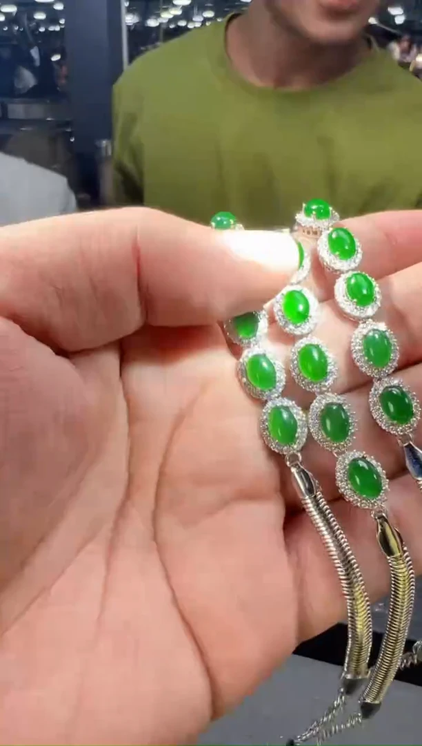 【闪购商品】定制翡翠未镶嵌手链1多样性发货其一