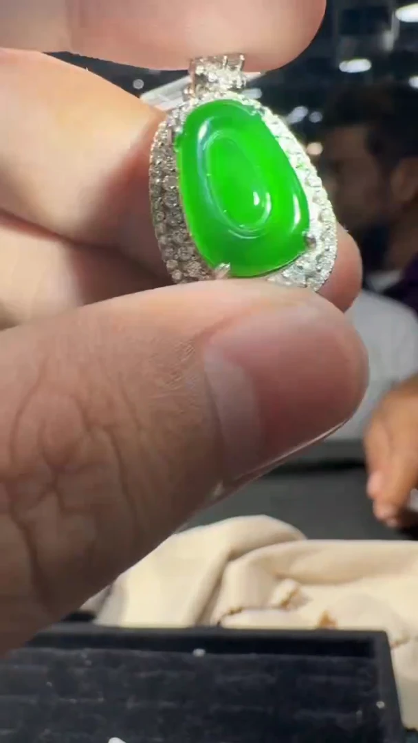 【闪购商品】定制翡翠未镶嵌吊坠1多样性发货其一