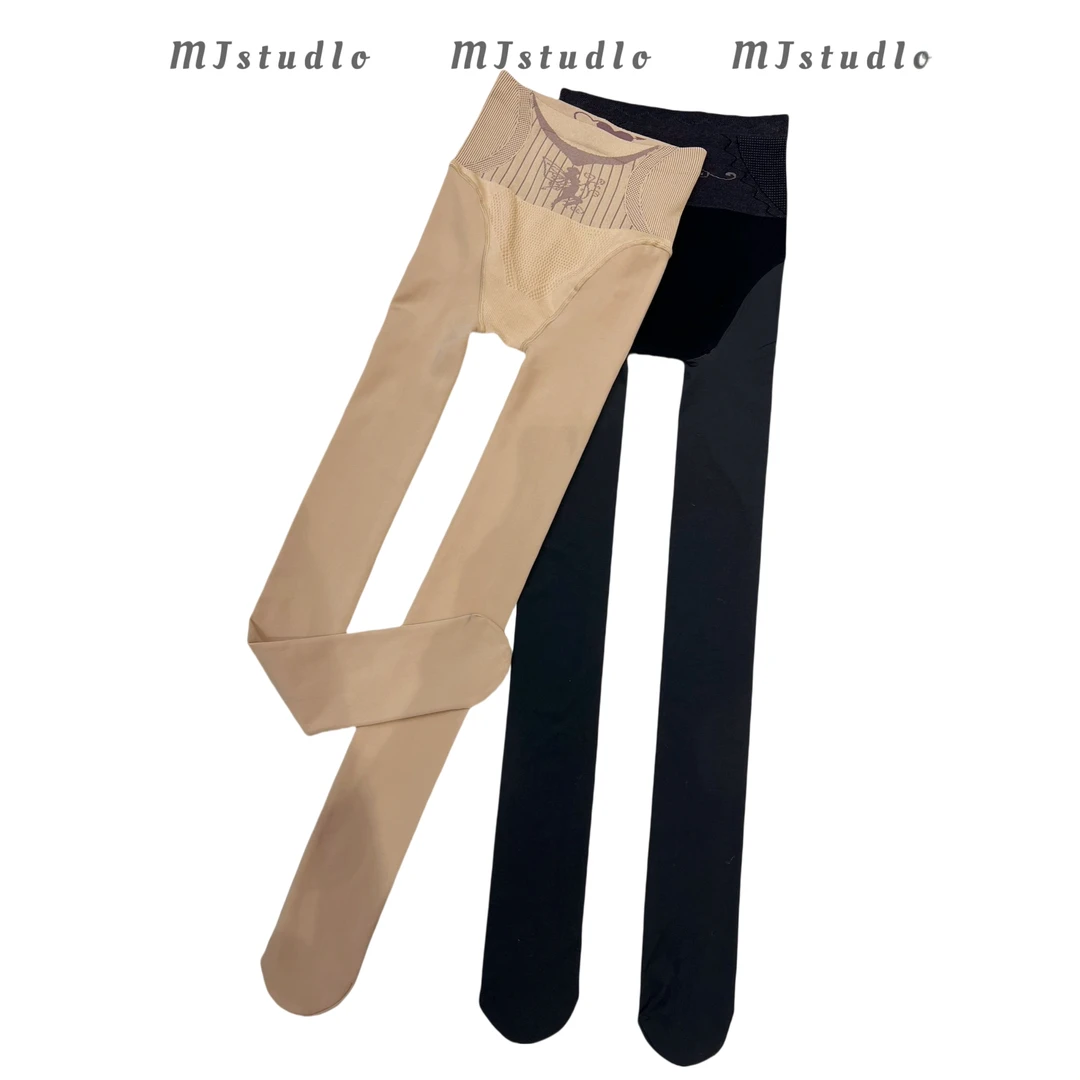 M.J 推荐黑色，肤色连脚打底裤