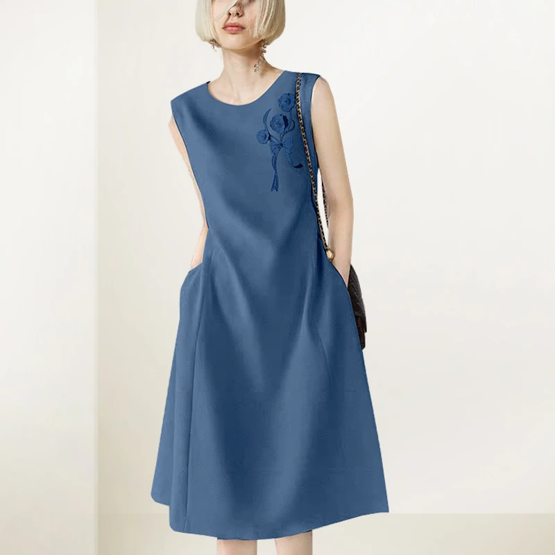 L358小个子绣花气质背心连衣裙女2025年夏装通勤显瘦百搭中长裙子