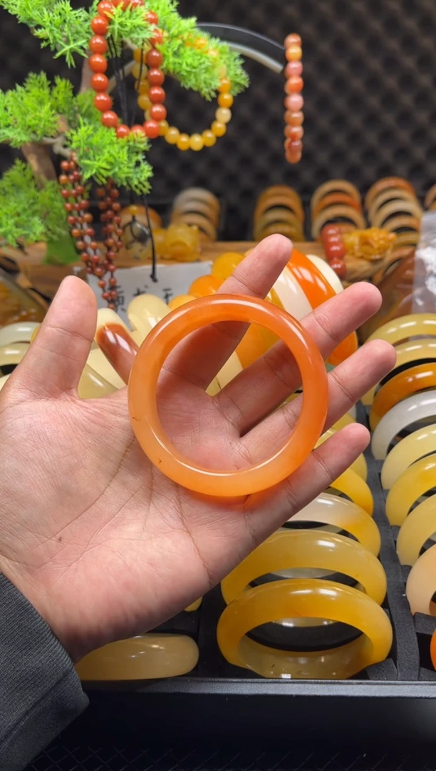 【闪购商品】石英质玉（黄龙玉）手镯未镶嵌无证书