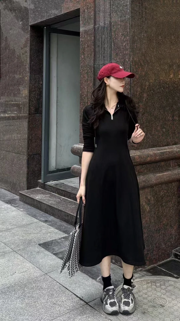 易缔媤/D53030连帽加绒连衣裙长裙显瘦气质长袖时尚收腰长款修身