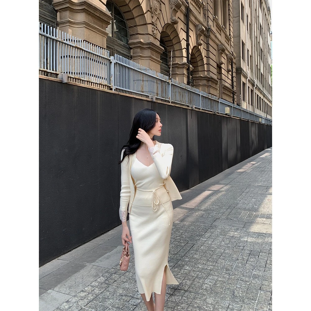 THE SWAN司凰轻奢 高级感日常珍珠蕾丝针织开衫/吊带/半裙三件套