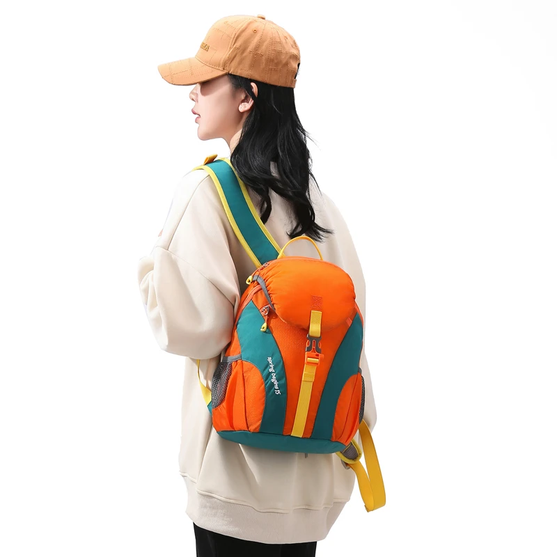 户外登山包女 新款时尚轻便双肩运动多功能防泼水徒步骑行包