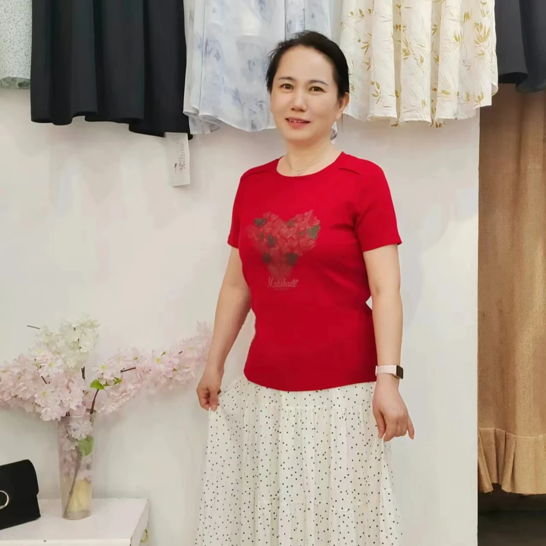 爱心印刷图时尚日常圆领红白黑米四色tT恤休闲百搭印花