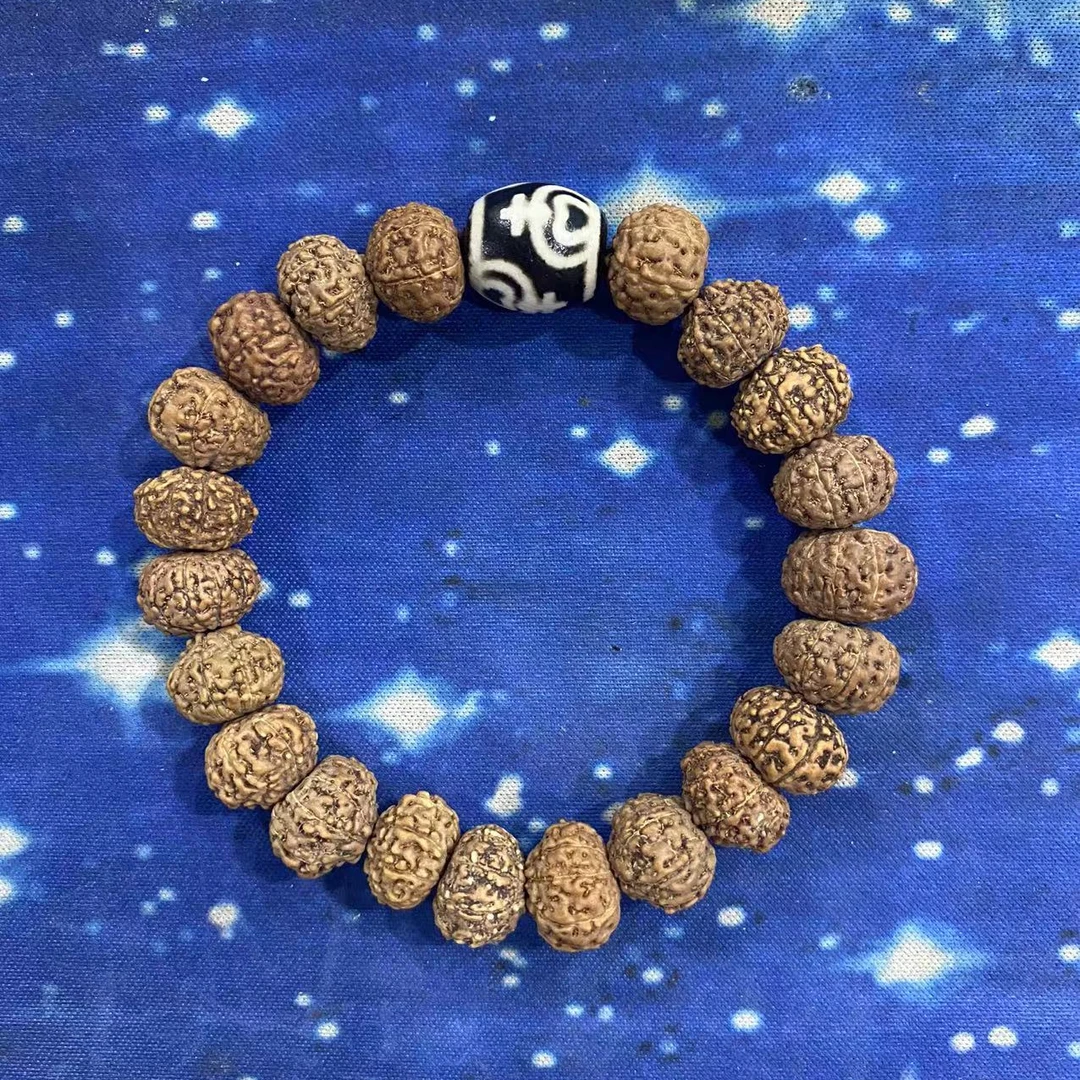 P16 金刚菩提1.3 cm手串带配饰（尺寸、样式多样性）