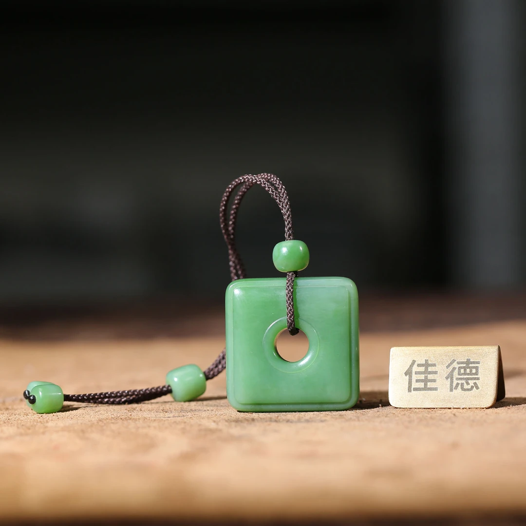 【佳德】23克俄罗斯碧玉阳绿《玉璧》天然玉石，苏州精工雕刻，精美百搭