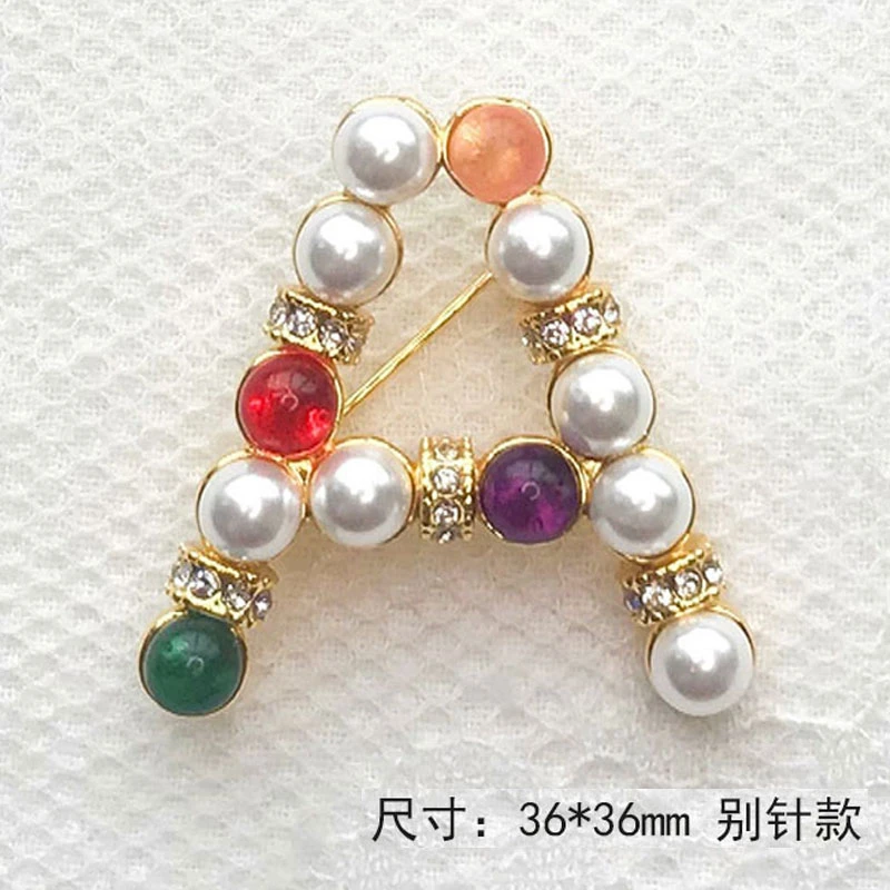 【商场同款】2025新款女士服饰百搭珍珠字母别针配饰胸花胸针