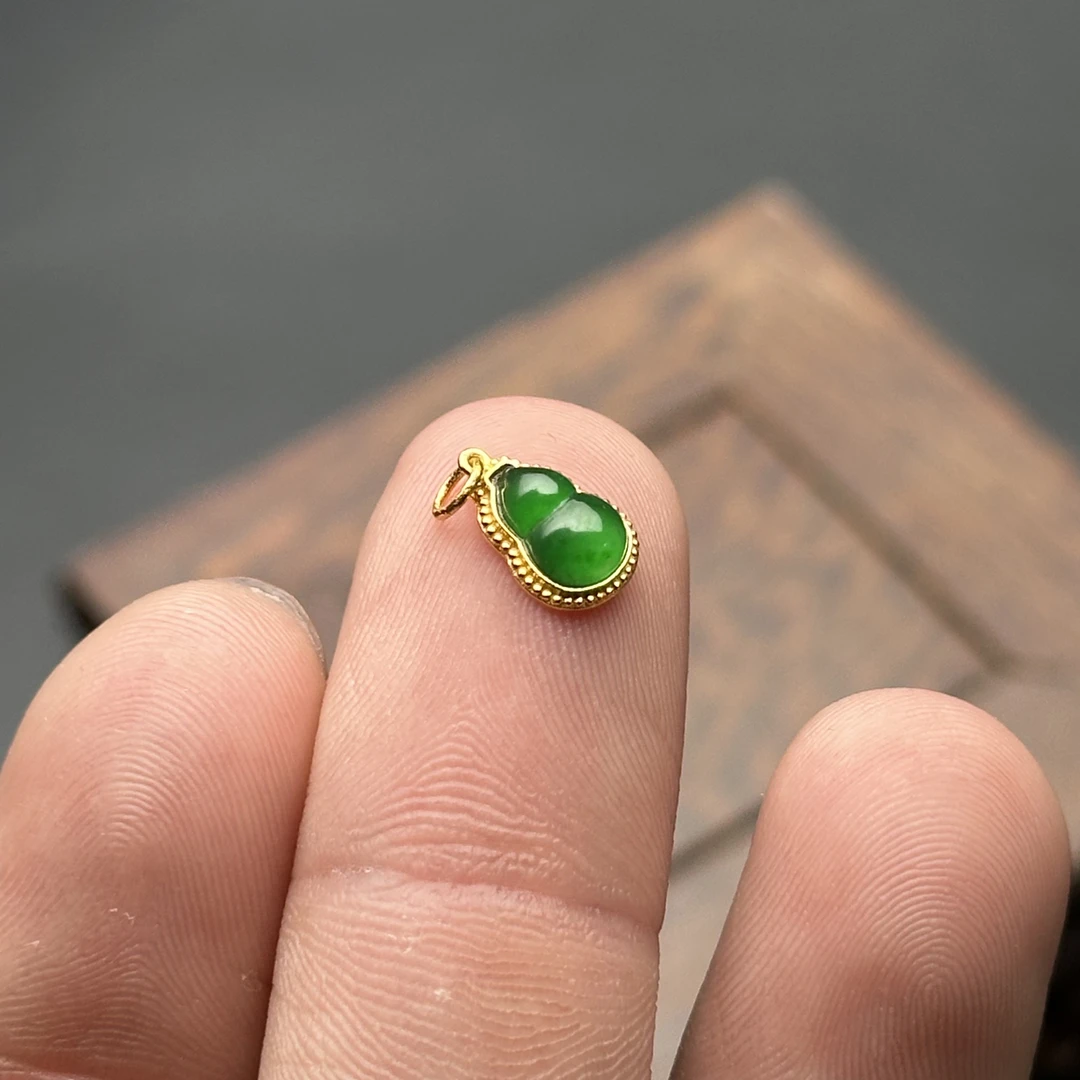 【送福珠宝】18K金镶嵌天然云端老坑冰种翡翠满绿小葫芦吊坠挂件