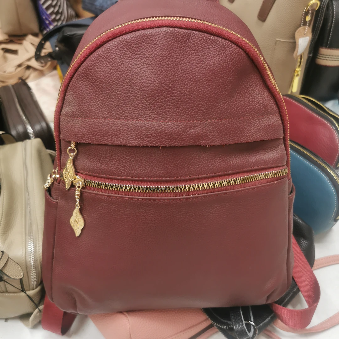 红色双肩包通勤简约双肩背包底宽30高度30厚11CM