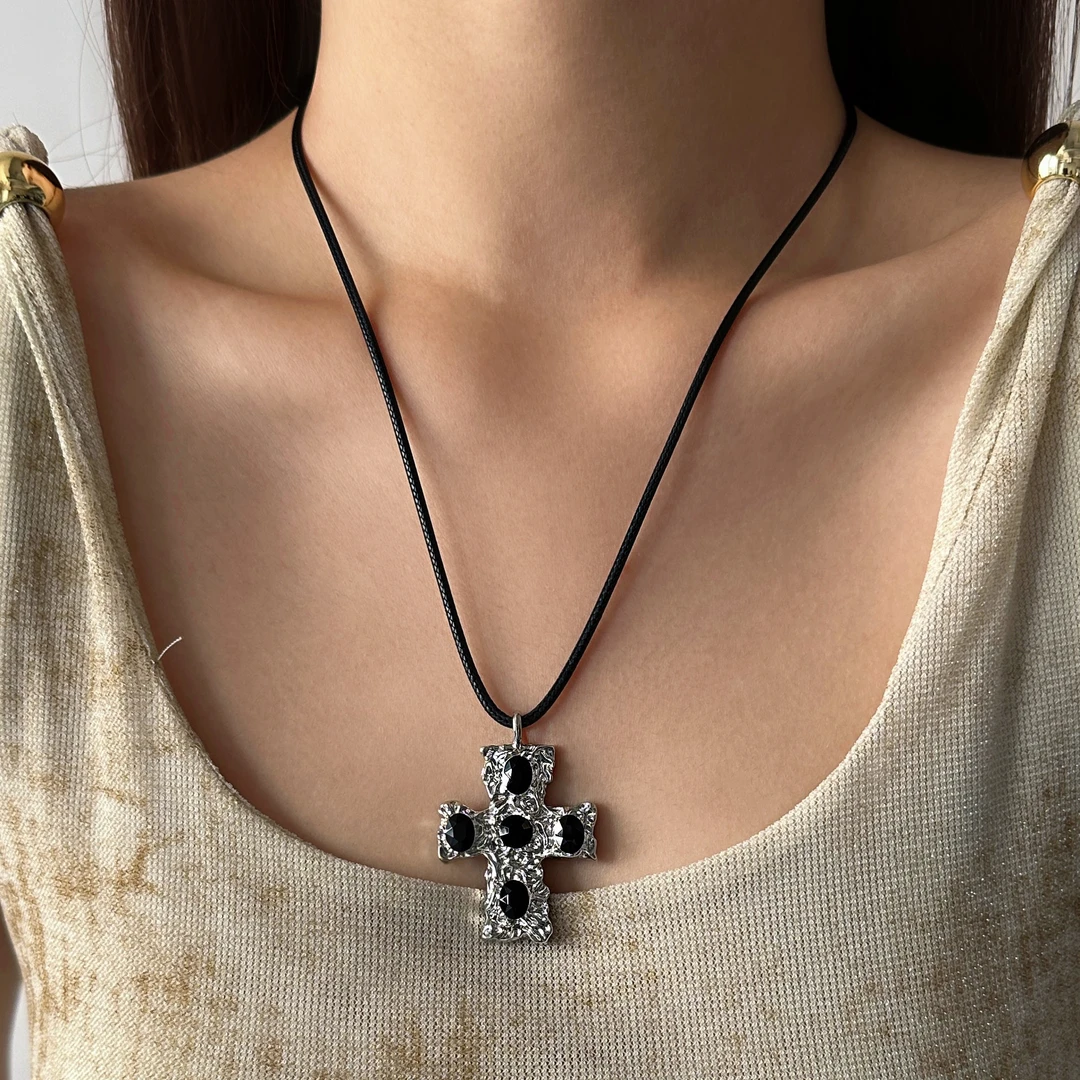 合金皮质项链 X4994-1精致潮流轻奢百搭时尚个性高级感十字架项链