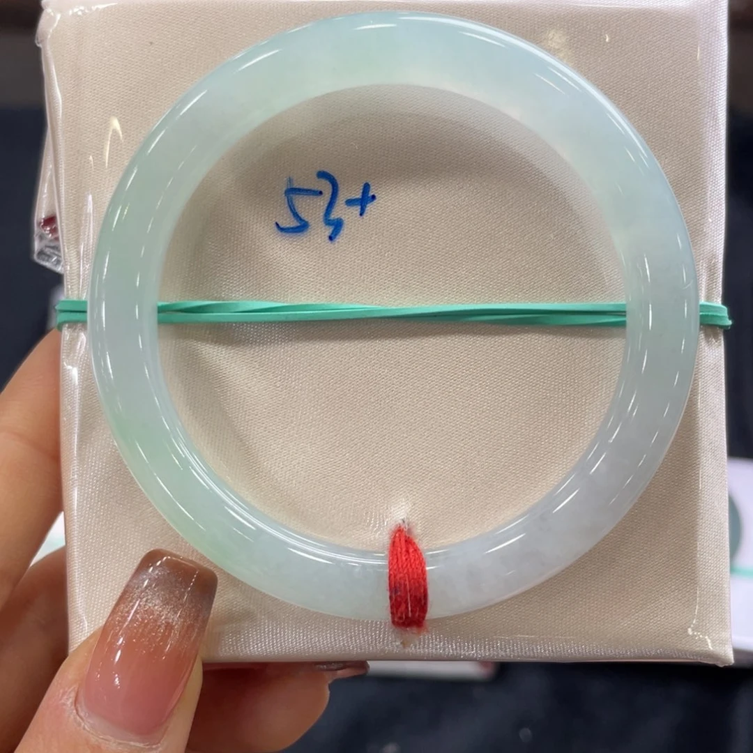 翡翠手镯未镶嵌翡翠手镯