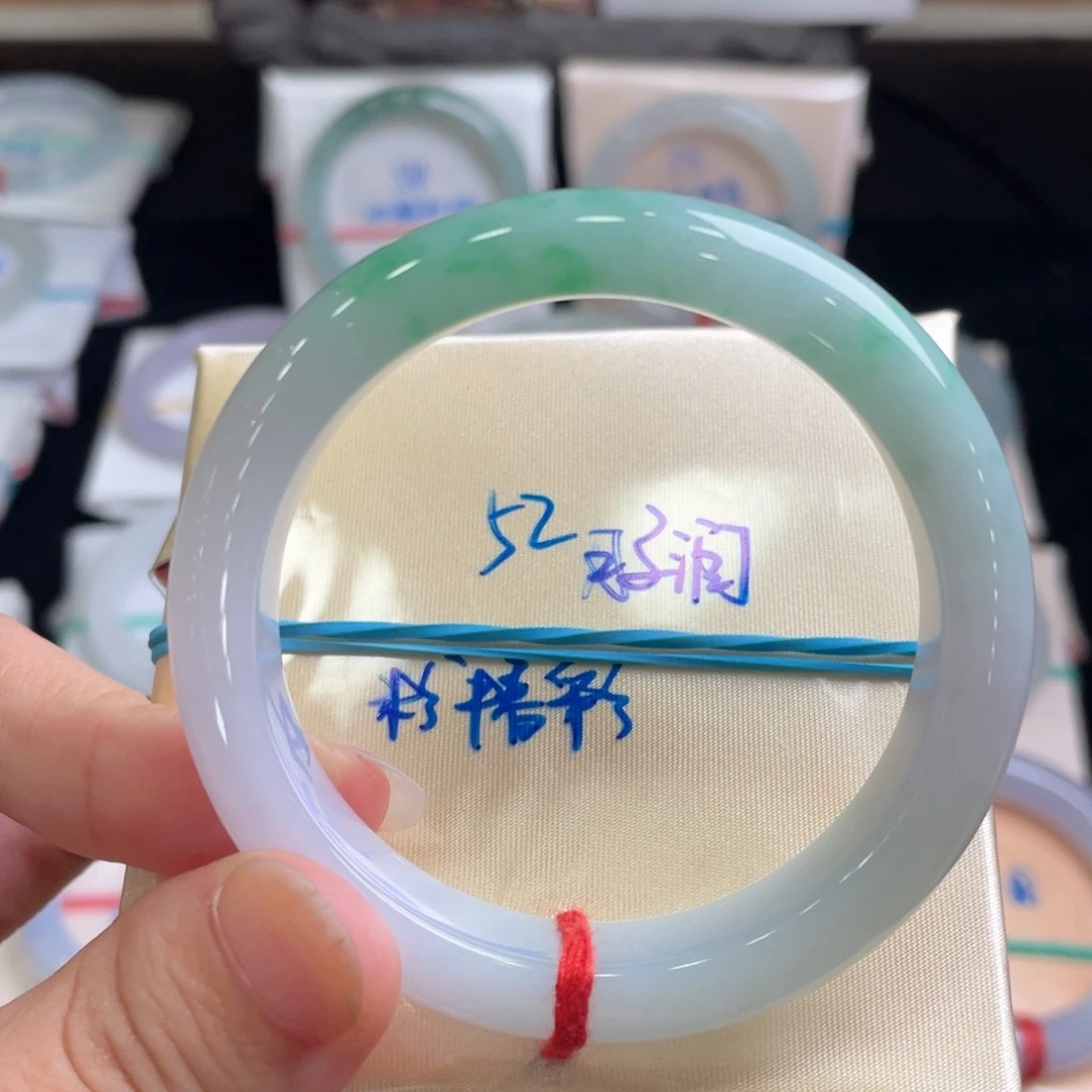 翡翠手镯未镶嵌翡翠手镯