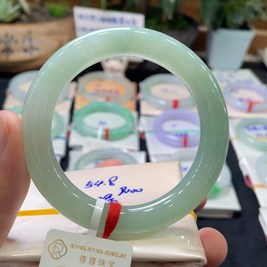 翡翠手镯未镶嵌翡翠手镯