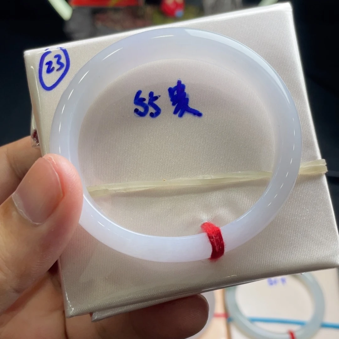 翡翠手镯未镶嵌翡翠手镯