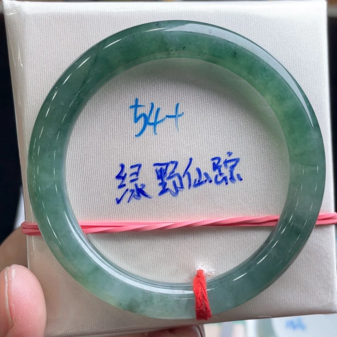 翡翠手镯未镶嵌翡翠手镯