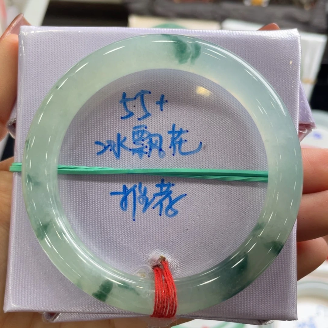 翡翠手镯未镶嵌翡翠手镯