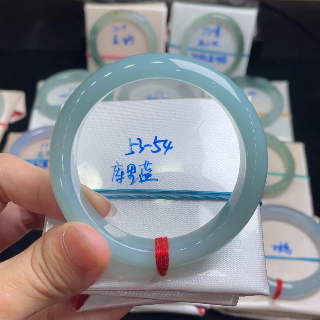 翡翠手镯未镶嵌翡翠手镯
