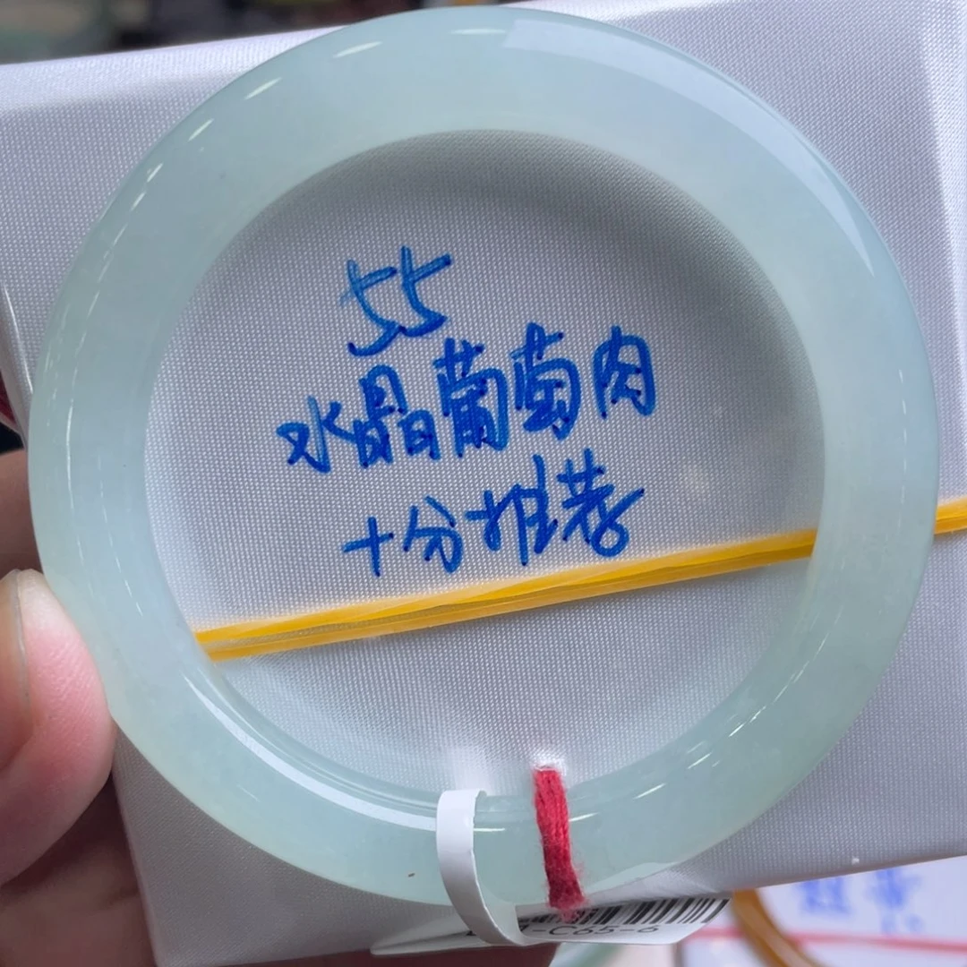 翡翠手镯未镶嵌翡翠手镯