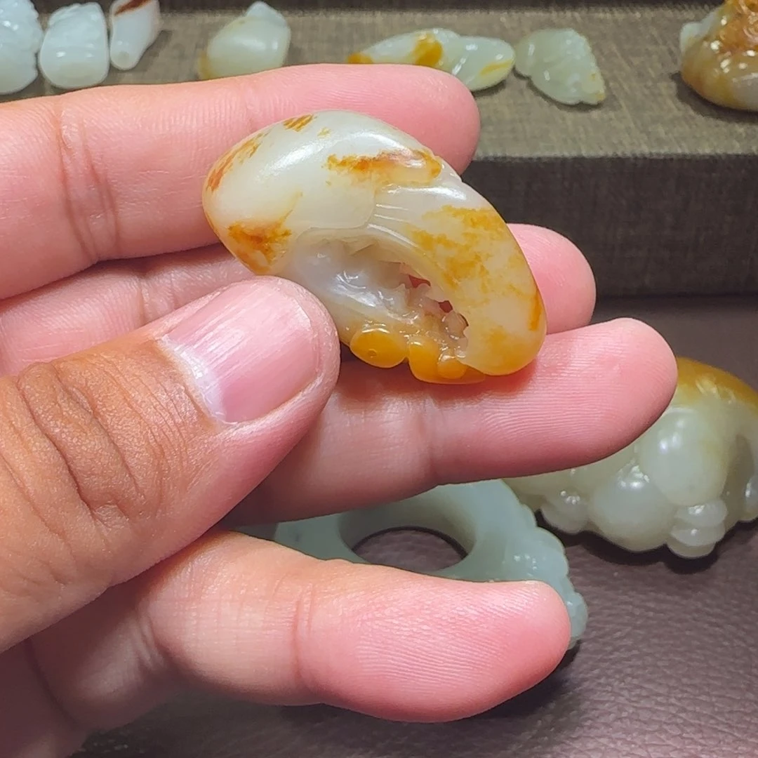 和田玉颈饰未镶嵌流*