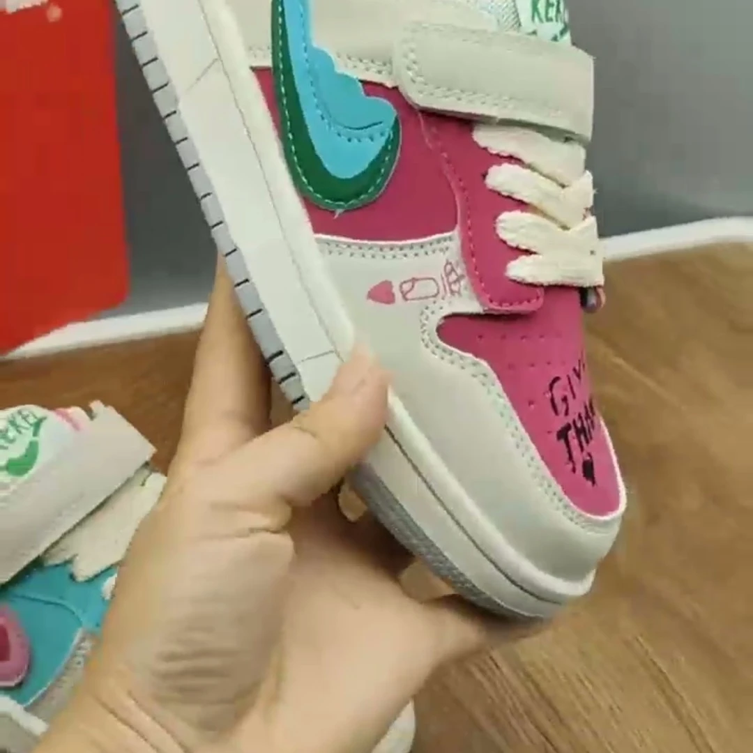 2024秋季革面带孔透气板鞋