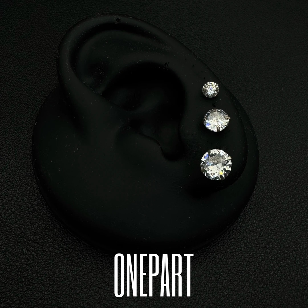 925银合成锆石耳饰 ONEPART十六心十六箭爆闪锆石四爪S925银耳钉