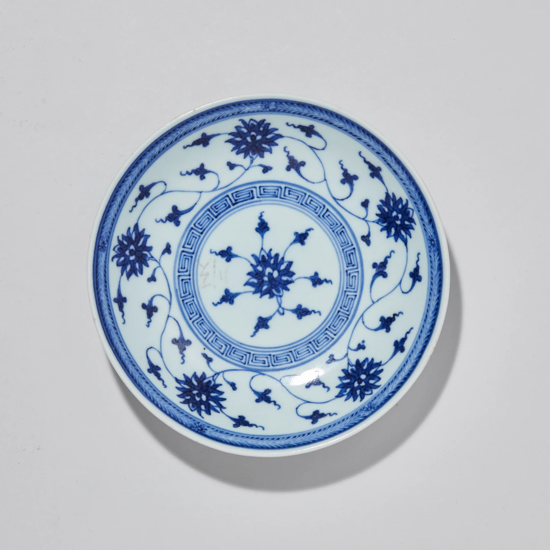 1858 清乾隆 青花缠枝莲纹盘 古董拍卖