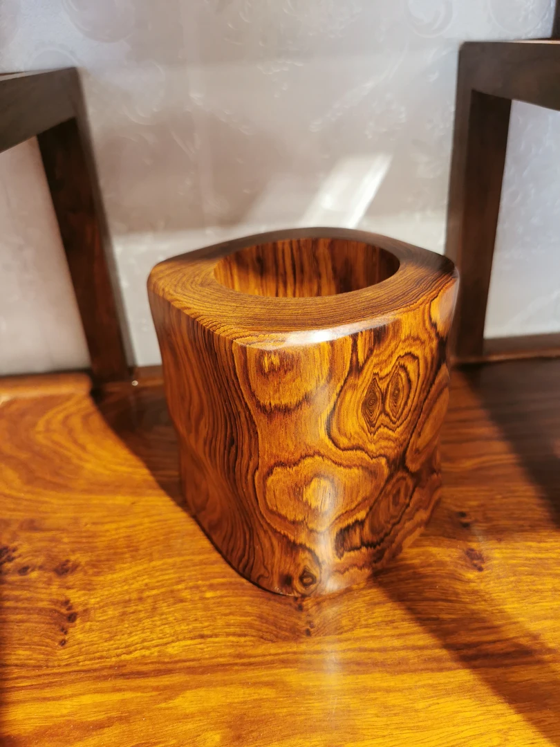 黄花梨随形整体笔筒4