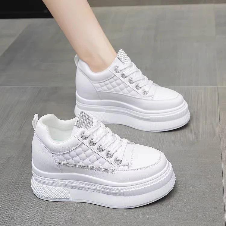 皮面厚底板鞋女春秋新款小个子内增高黑色休闲学生鞋小白鞋松糕鞋