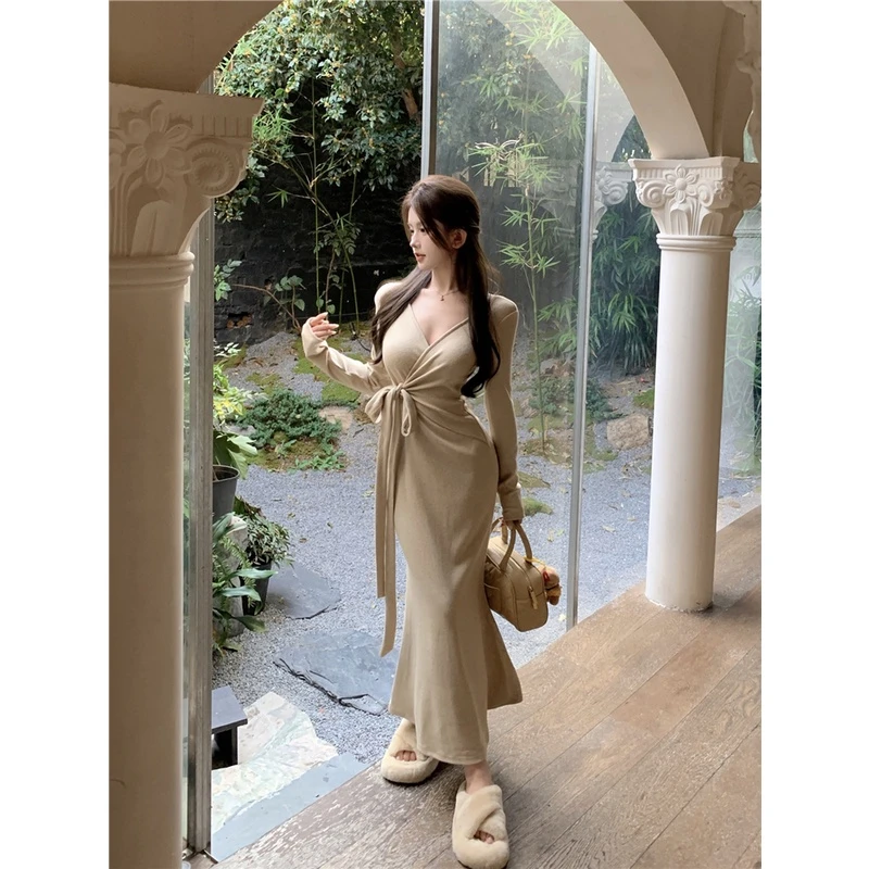 实拍秋冬新款绑带裙厚针织交叉褶皱收腰显瘦长袖包臀鱼尾连衣裙女