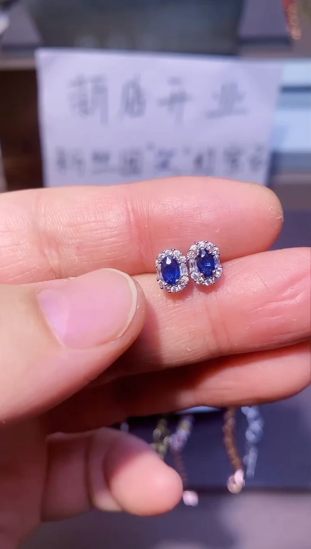 【闪购商品】蓝宝石耳饰银S925镶嵌一对